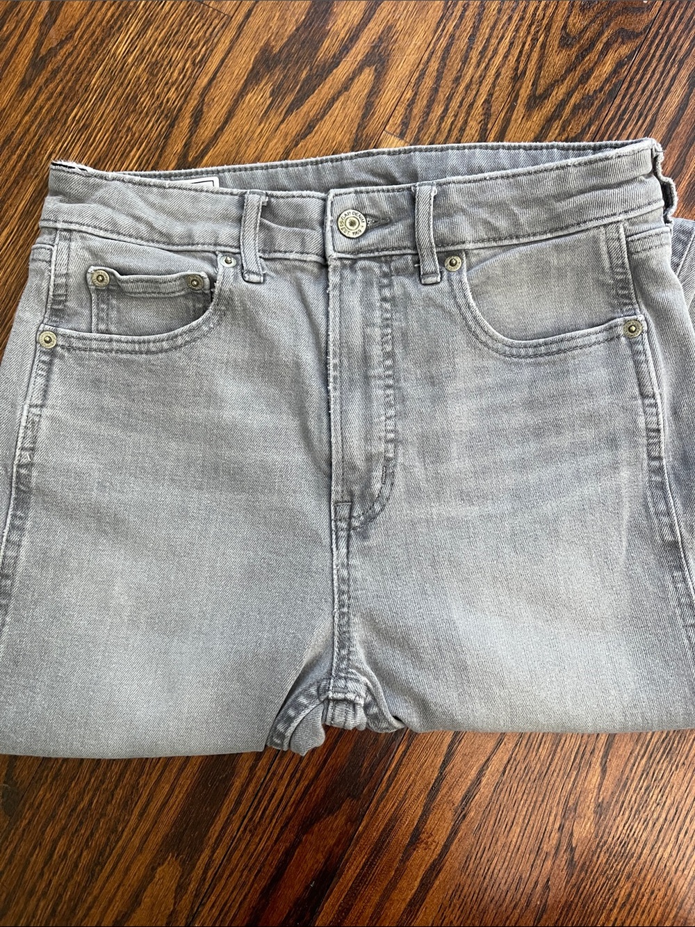 GAP Women’s Light Gray High-Rise Jeans